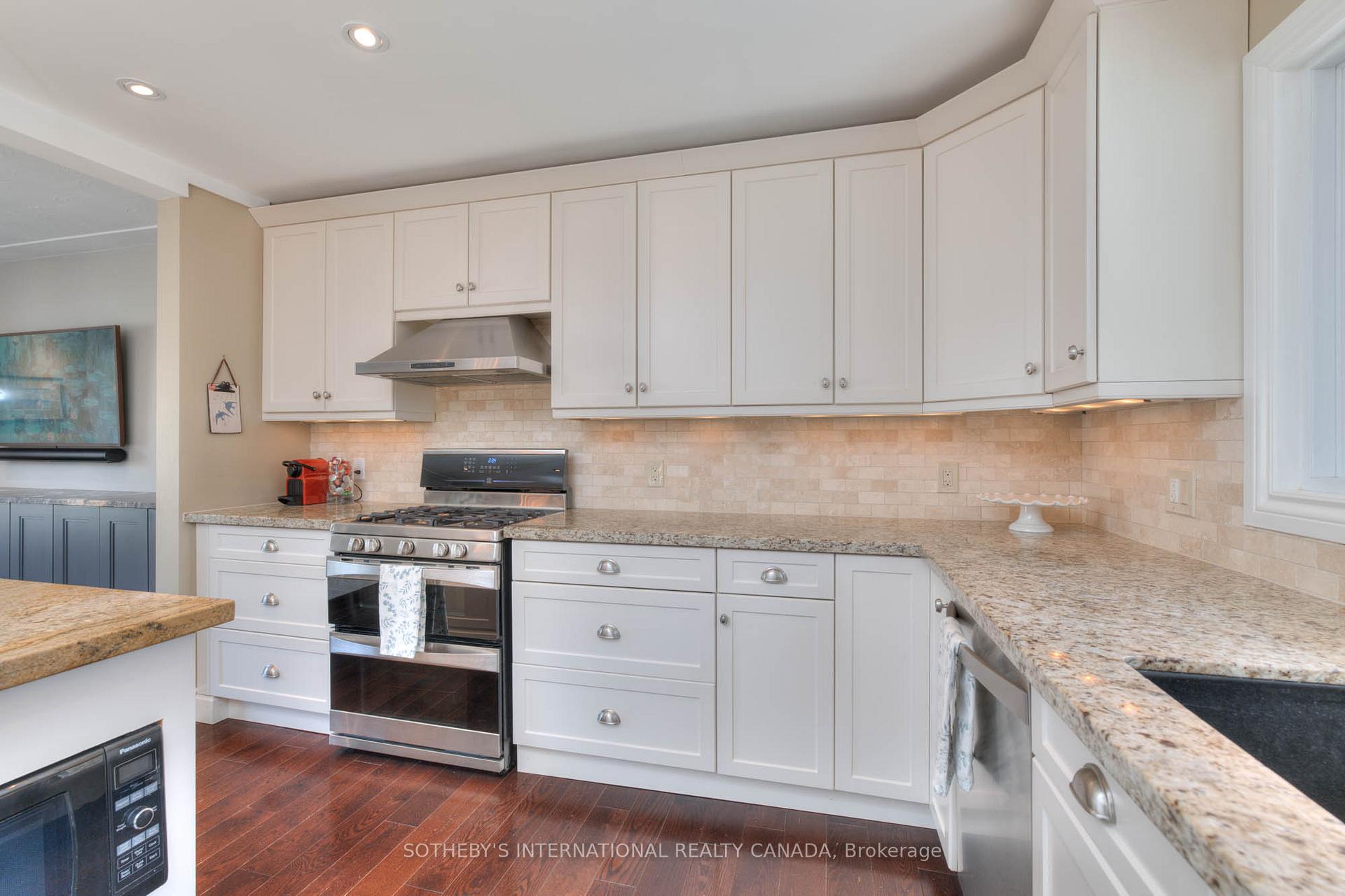 Photo 17 of 406 Lakeview Drive, Waterloo — HOMEH