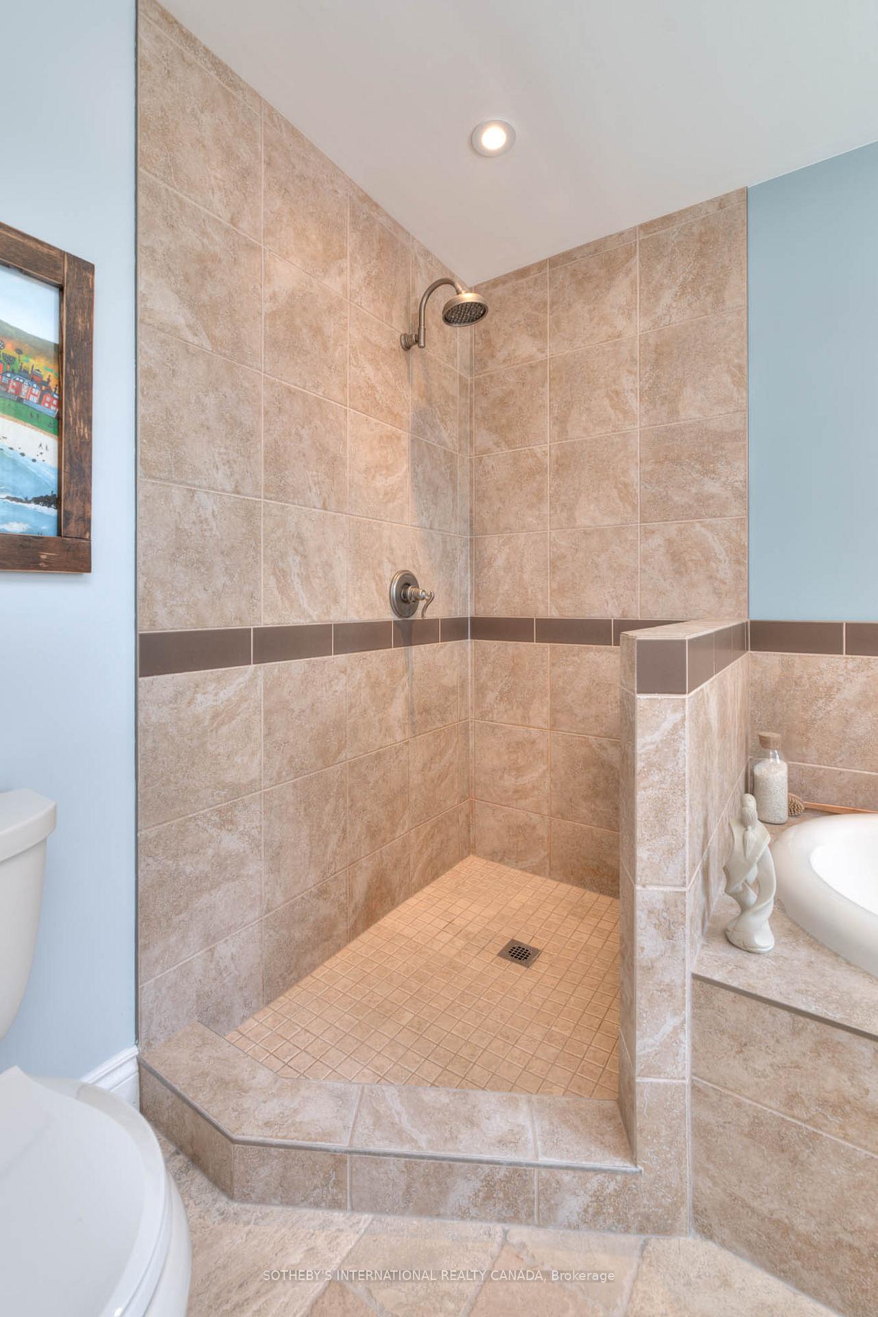Photo 24 of 406 Lakeview Drive, Waterloo — HOMEH