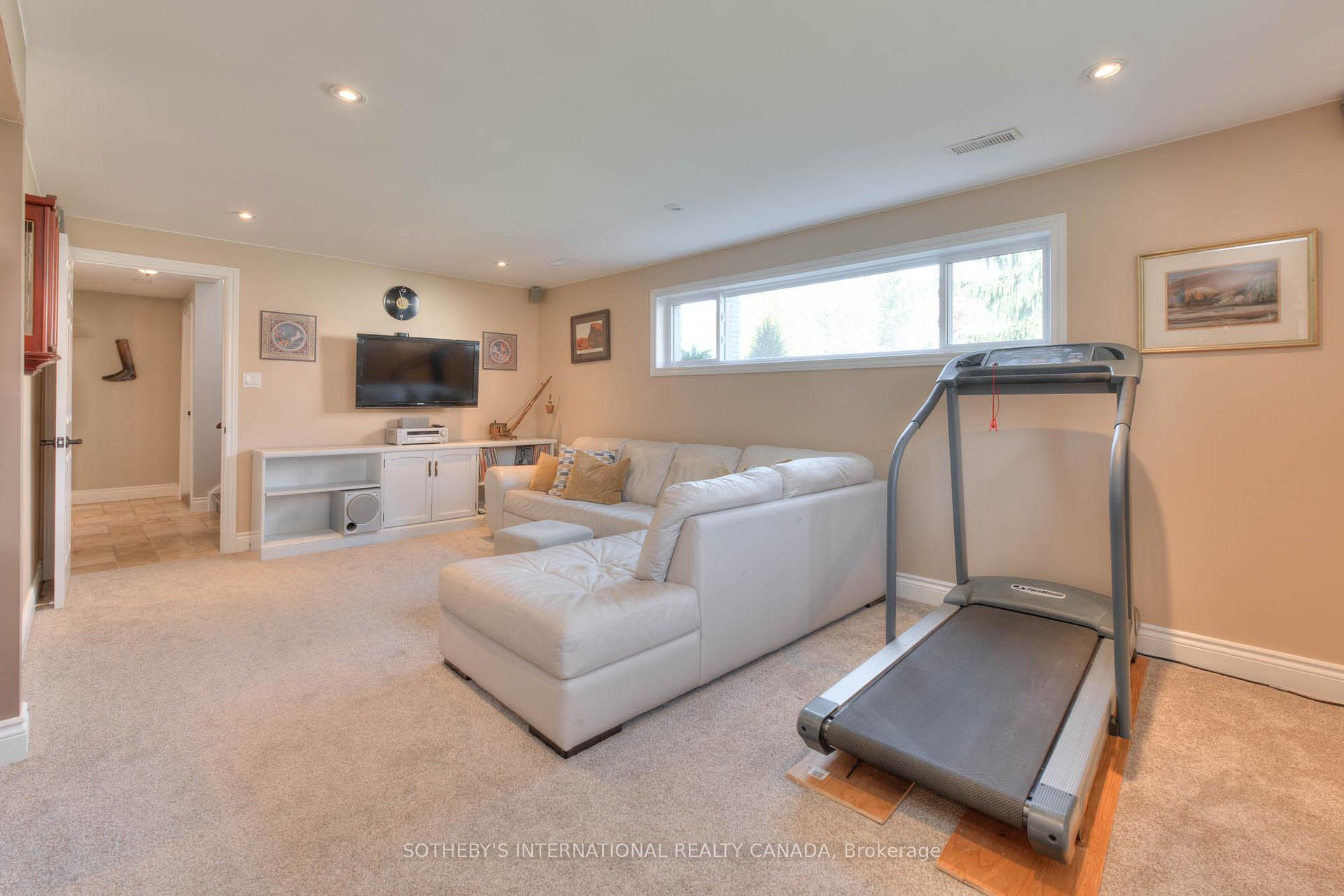 Photo 37 of 406 Lakeview Drive, Waterloo — HOMEH