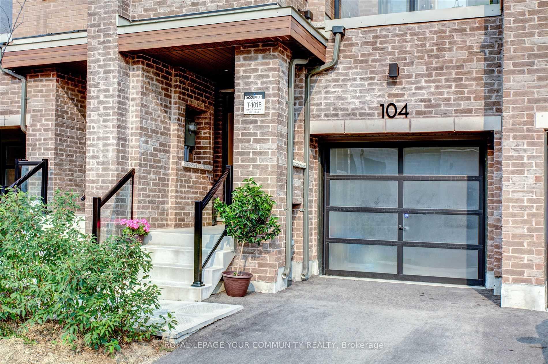 Photo 2 of 104 Glenngarry Crescent, Vaughan, Rural Vaughan — HOMEH