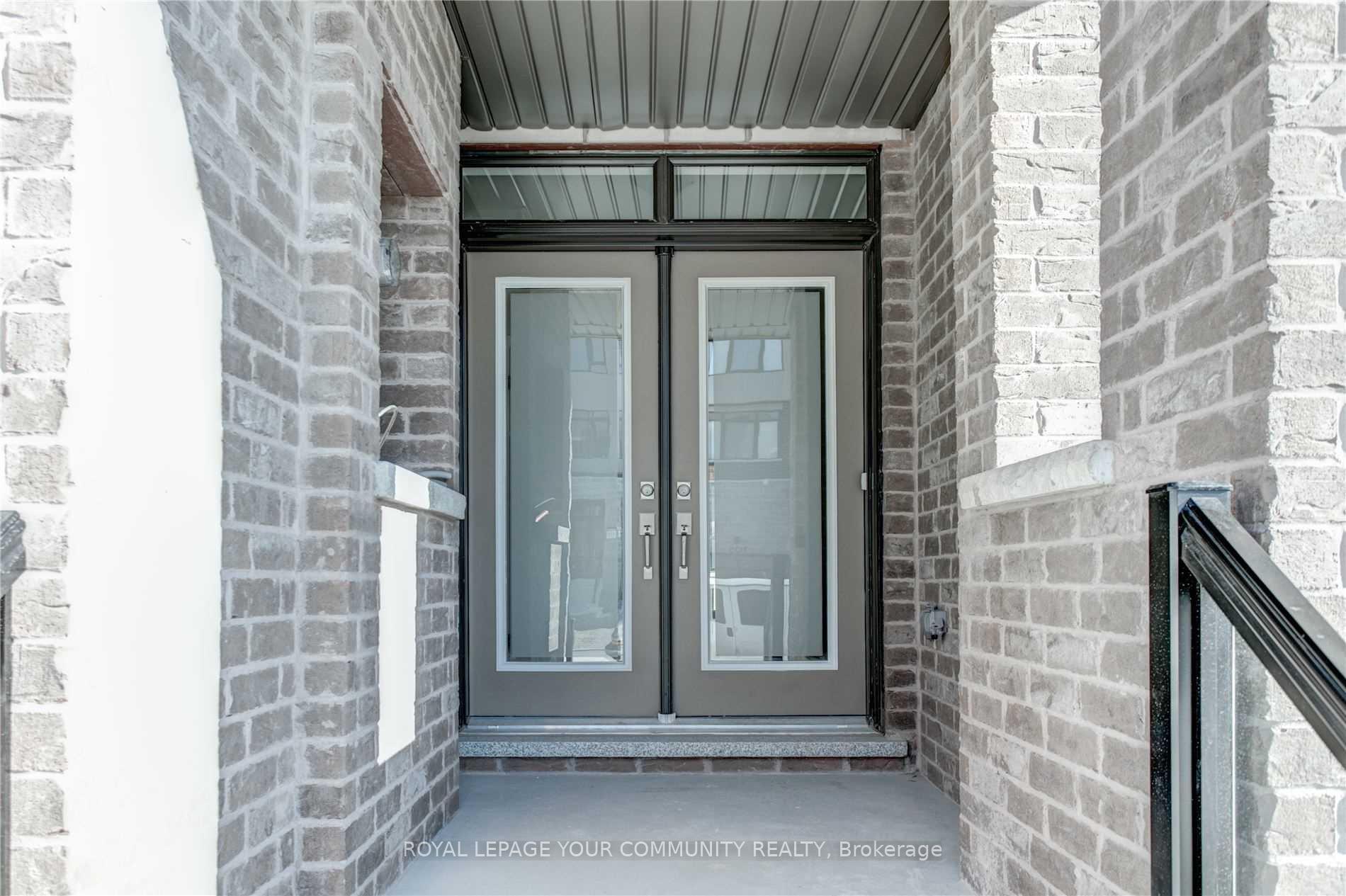 Photo 3 of 104 Glenngarry Crescent, Vaughan, Rural Vaughan — HOMEH