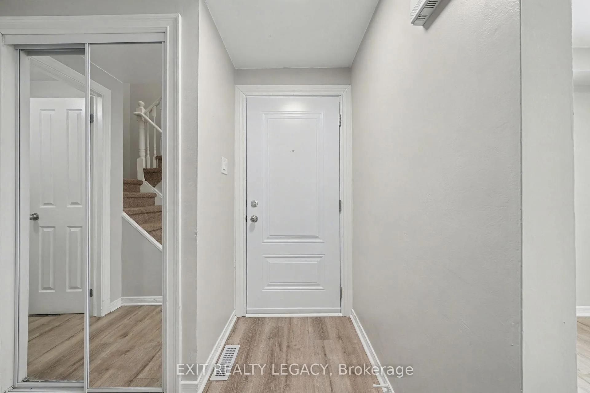 Photo 4 of 72 Ferguson Drive, Barrie, Northwest — HOMEH