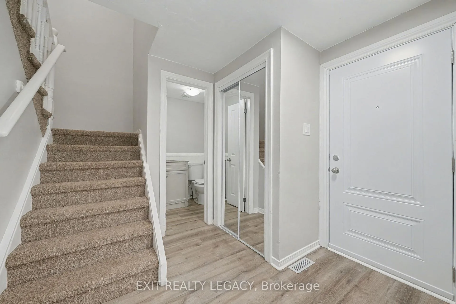 Photo 5 of 72 Ferguson Drive, Barrie, Northwest — HOMEH