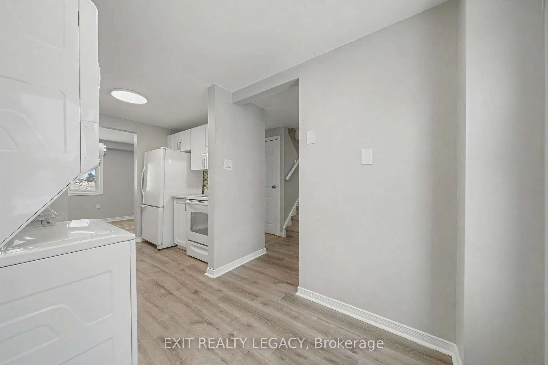 Photo 8 of 72 Ferguson Drive, Barrie, Northwest — HOMEH