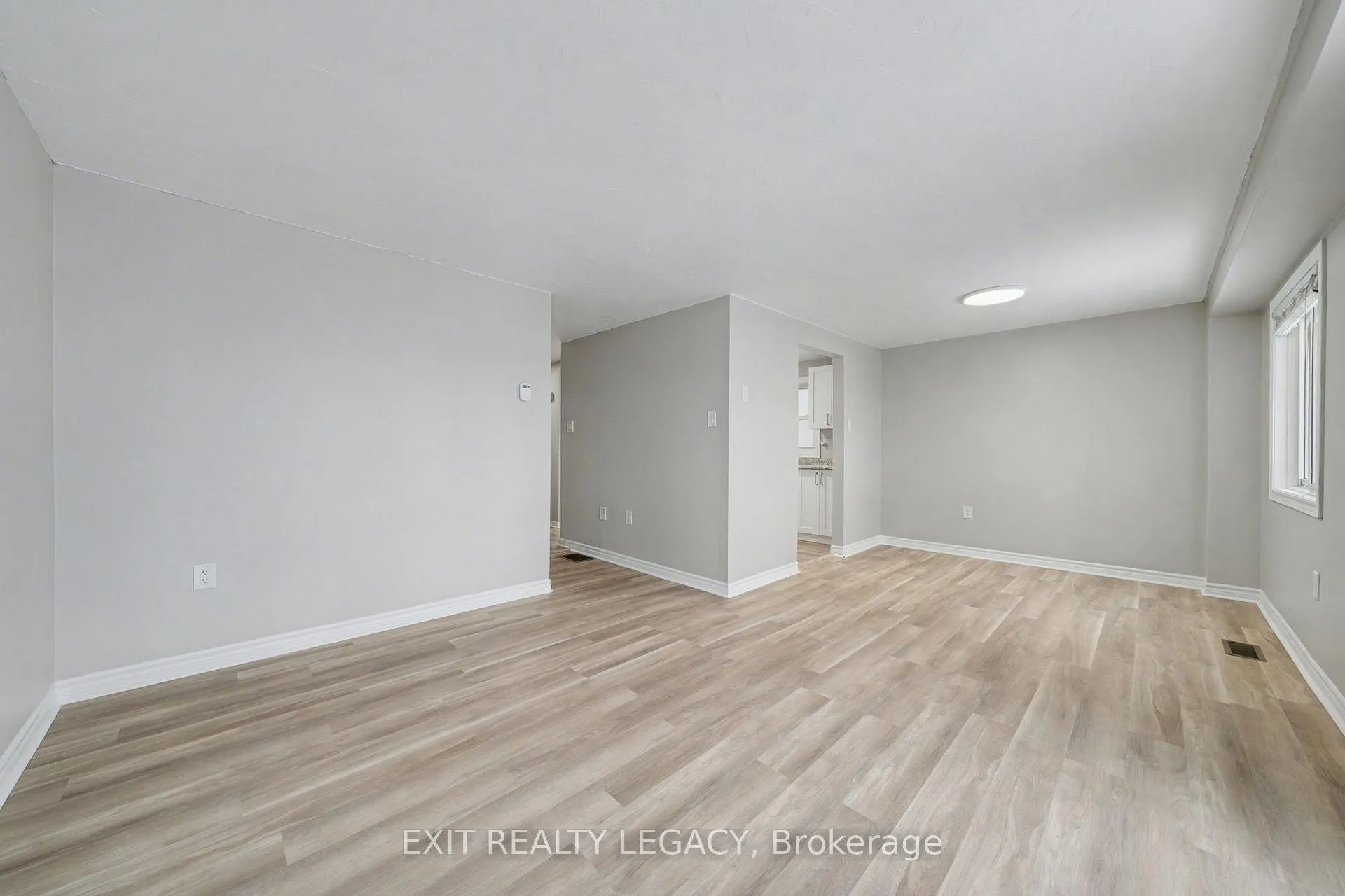 Photo 12 of 72 Ferguson Drive, Barrie, Northwest — HOMEH