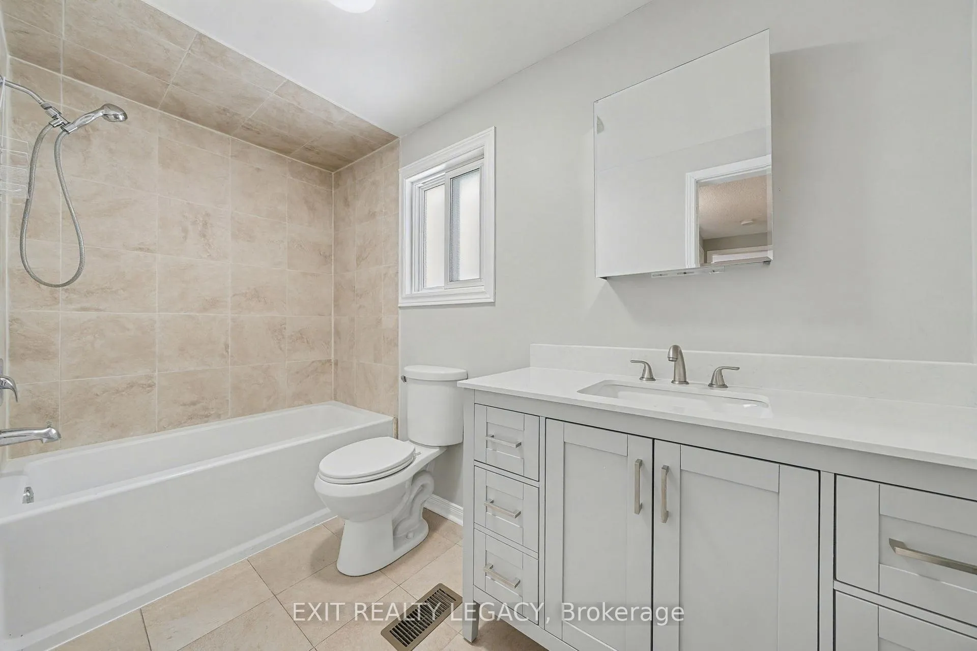 Photo 21 of 72 Ferguson Drive, Barrie, Northwest — HOMEH