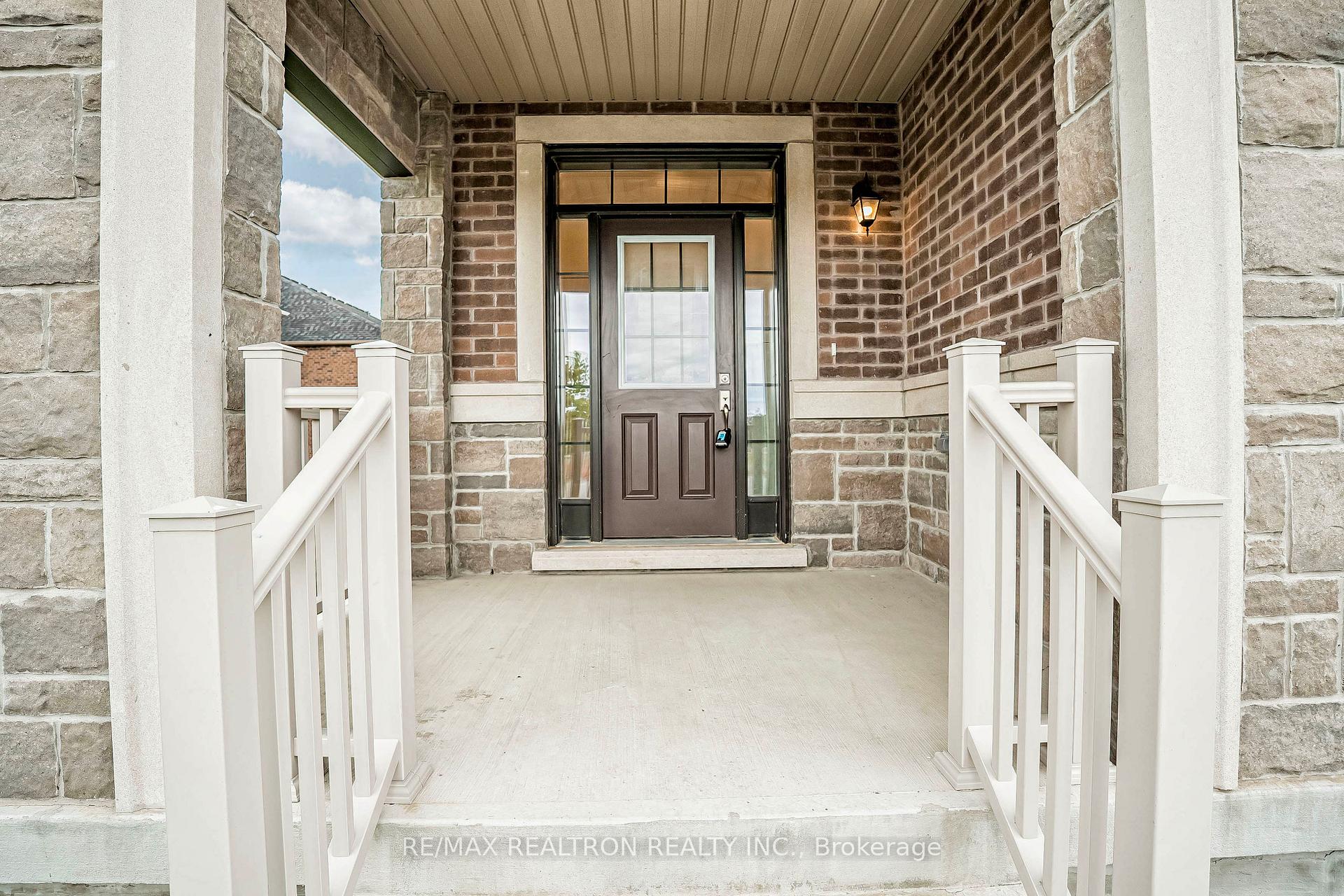 Photo 4 of 416 Coronation Road, Whitby, Rural Whitby — HOMEH