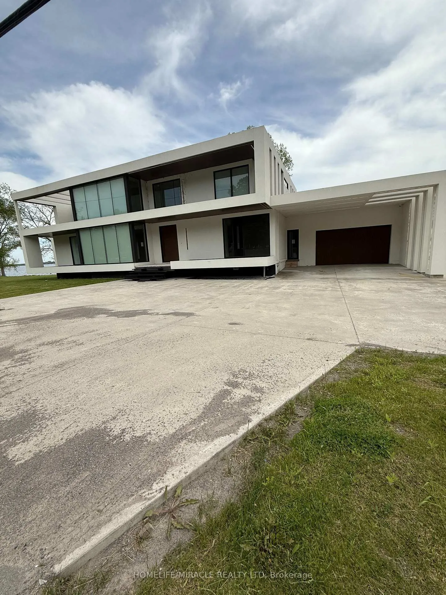 Front of 1722 Old Highway 2