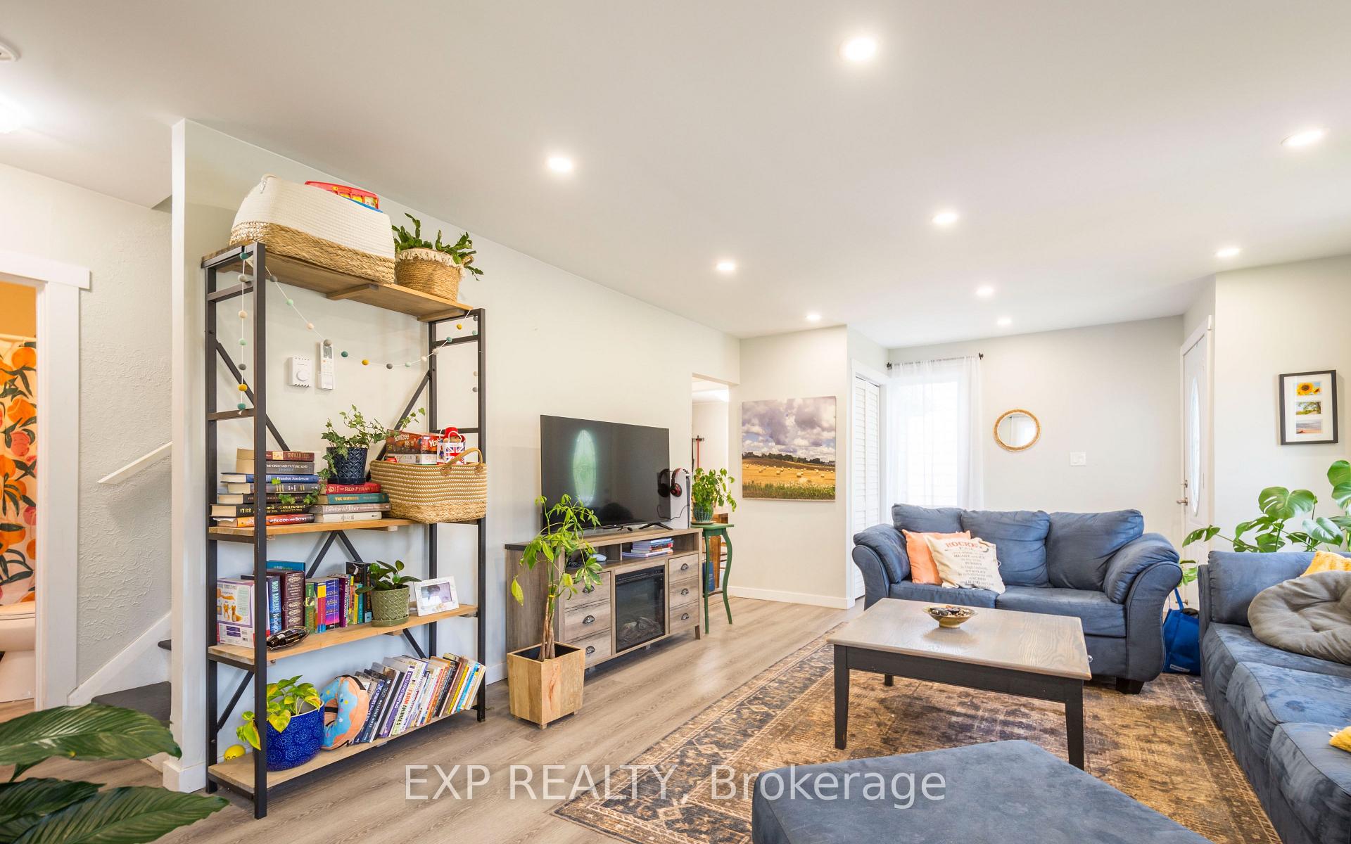 Photo 4 of Unit Unit A, 99 Bay Drive, Belleville, Belleville Ward — HOMEH