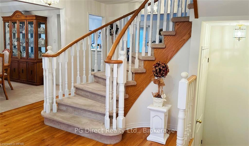 Photo 2 of 4720 Wembley Court, Windsor — HOMEH