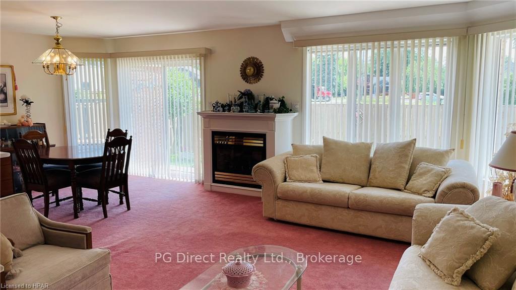 Photo 4 of 4720 Wembley Court, Windsor — HOMEH