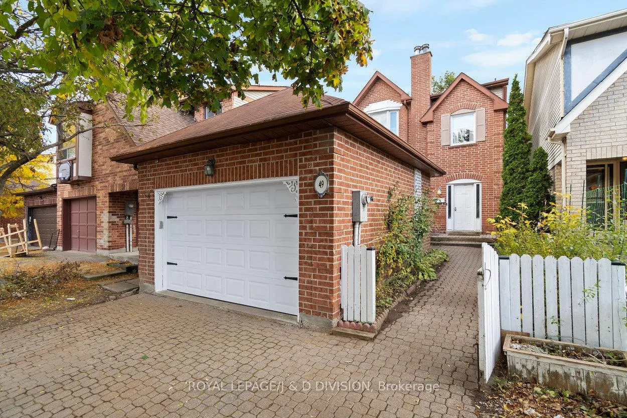 Photo 1 of 49 Esther Crescent, Vaughan, Crestwood-Springfarm-Yorkhill — HOMEH