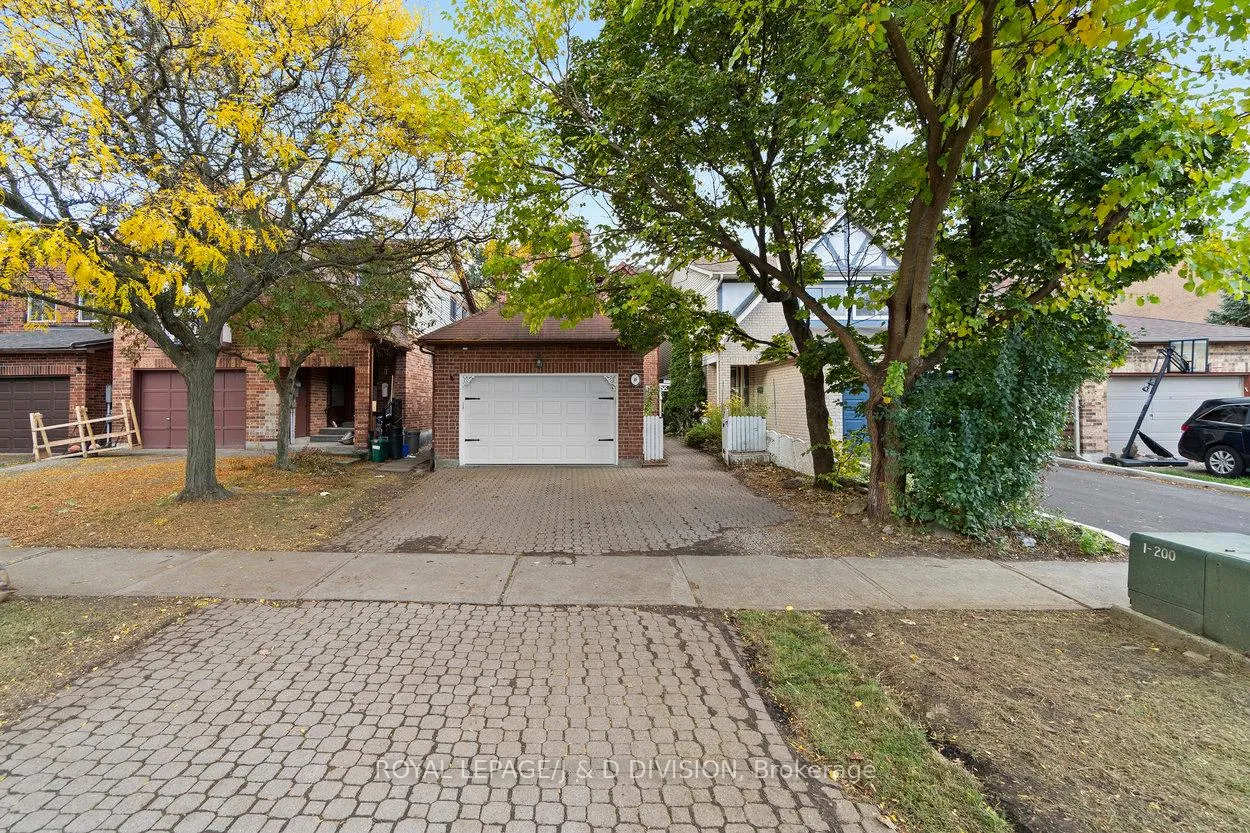 Photo 2 of 49 Esther Crescent, Vaughan, Crestwood-Springfarm-Yorkhill — HOMEH