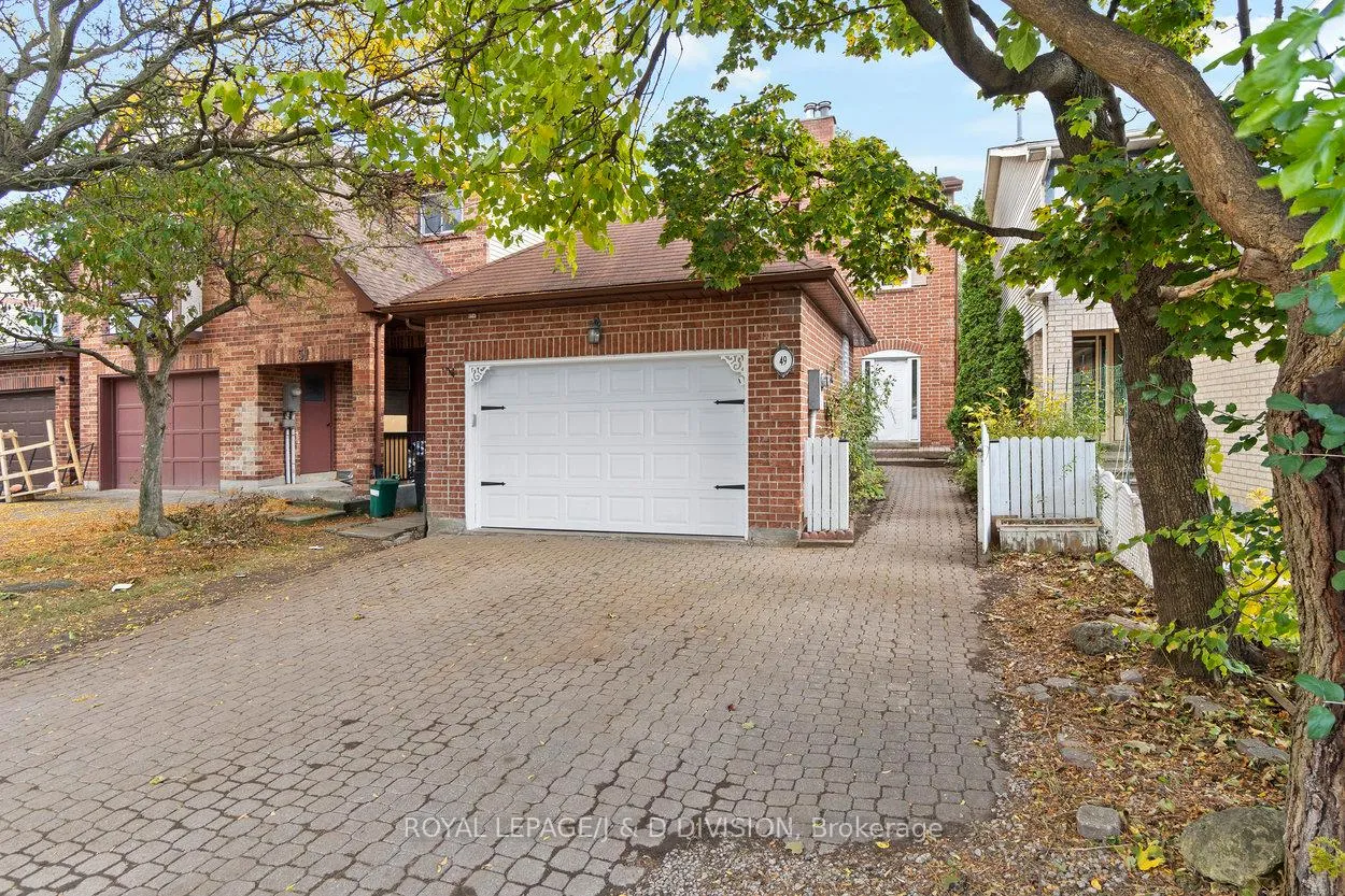 Photo 3 of 49 Esther Crescent, Vaughan, Crestwood-Springfarm-Yorkhill — HOMEH