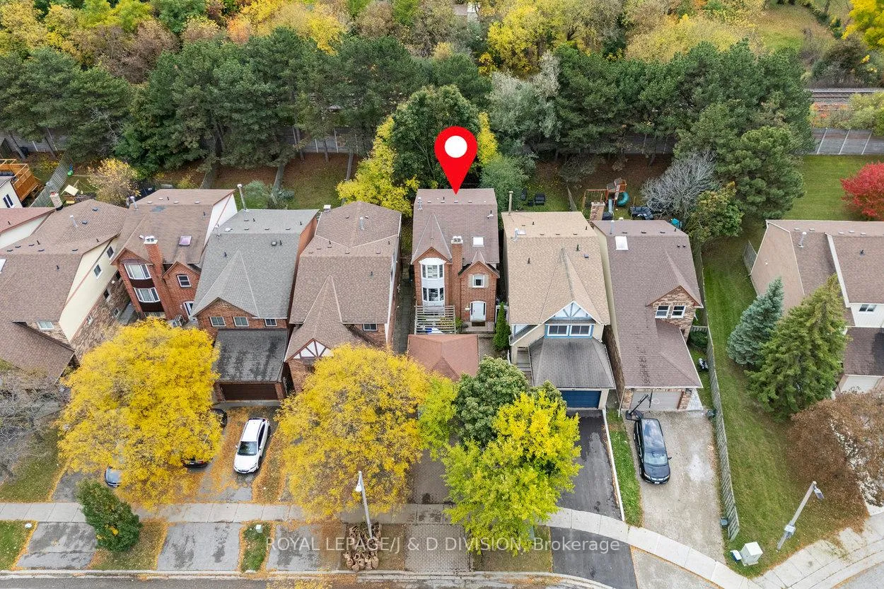 Photo 9 of 49 Esther Crescent, Vaughan, Crestwood-Springfarm-Yorkhill — HOMEH
