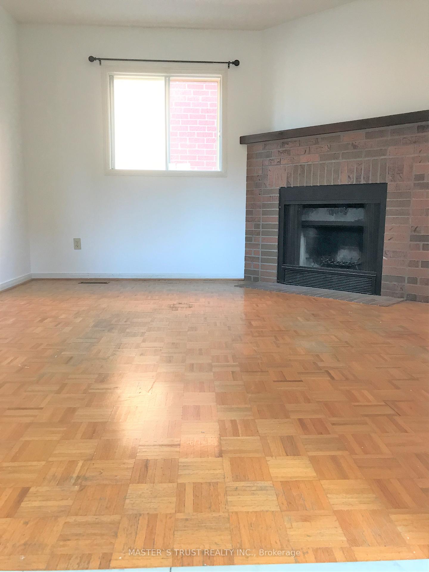Photo 4 of 567 Brownridge Drive, Vaughan, Brownridge — HOMEH