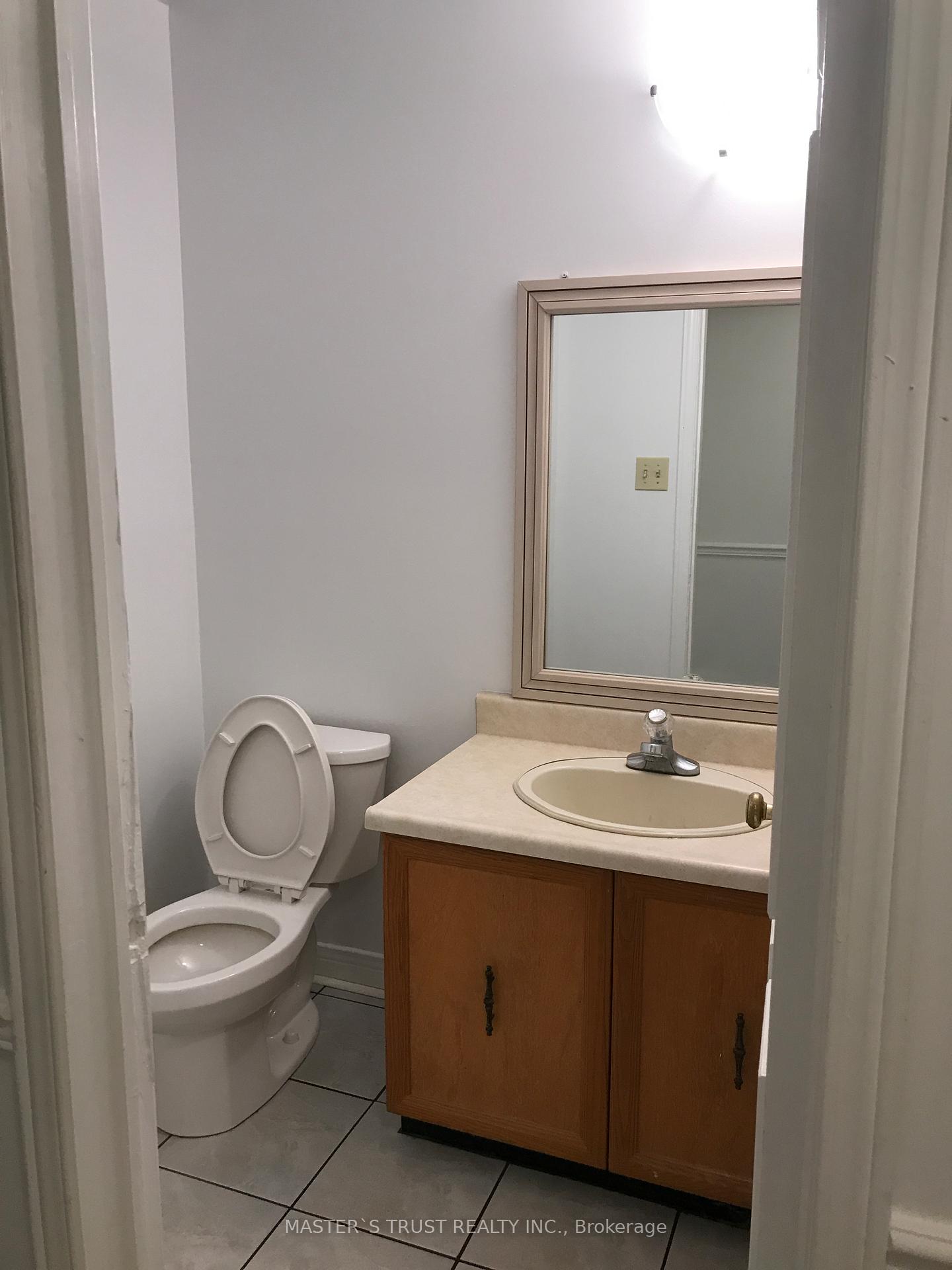 Photo 5 of 567 Brownridge Drive, Vaughan, Brownridge — HOMEH