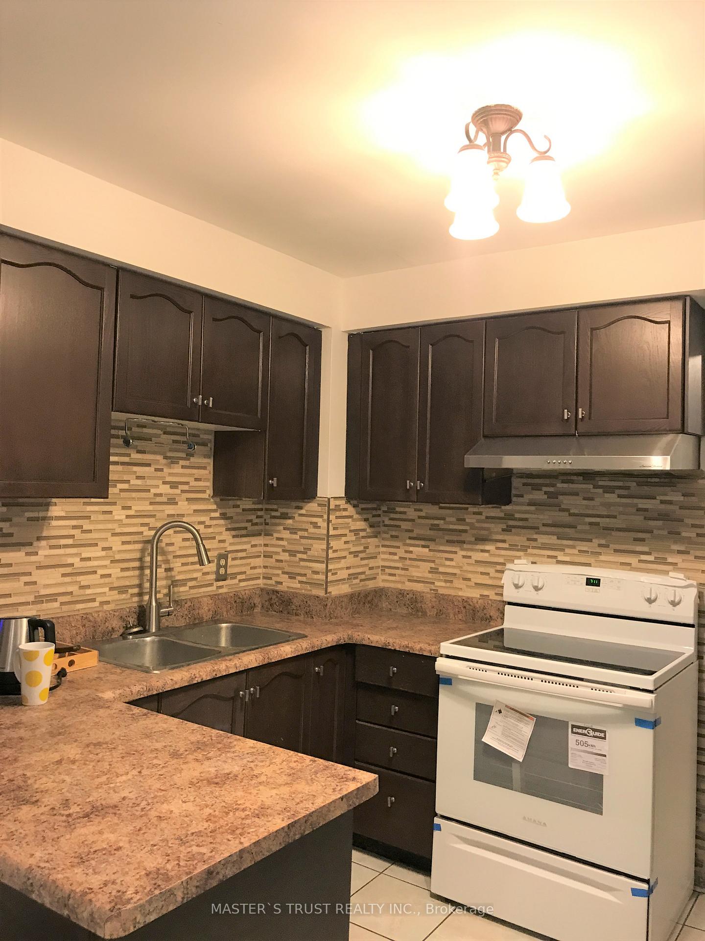 Photo 6 of 567 Brownridge Drive, Vaughan, Brownridge — HOMEH