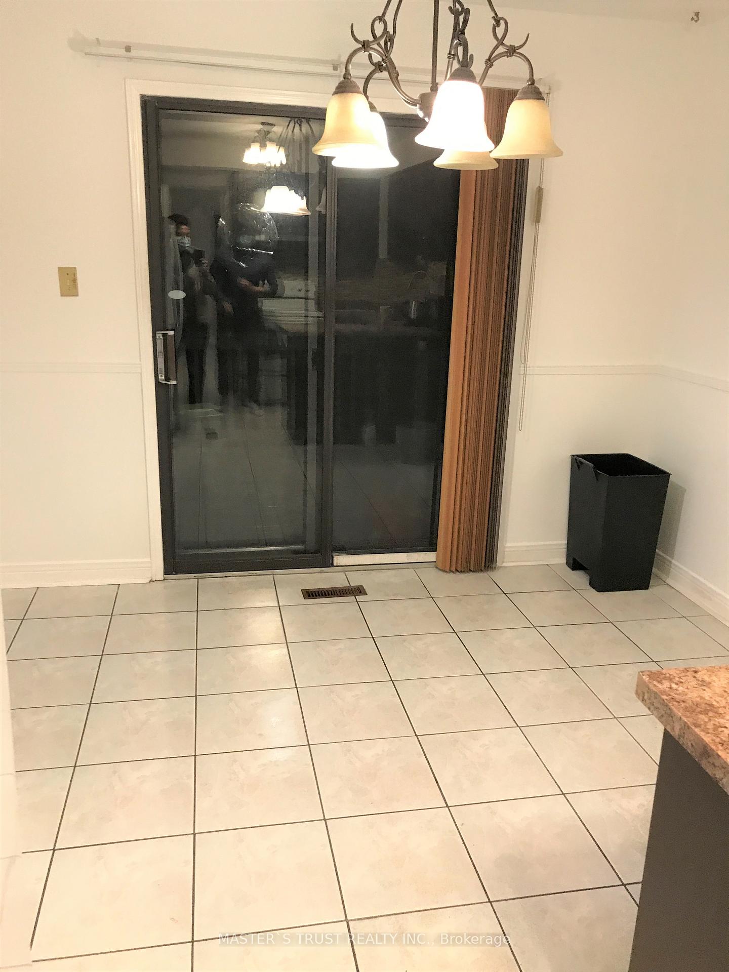 Photo 7 of 567 Brownridge Drive, Vaughan, Brownridge — HOMEH