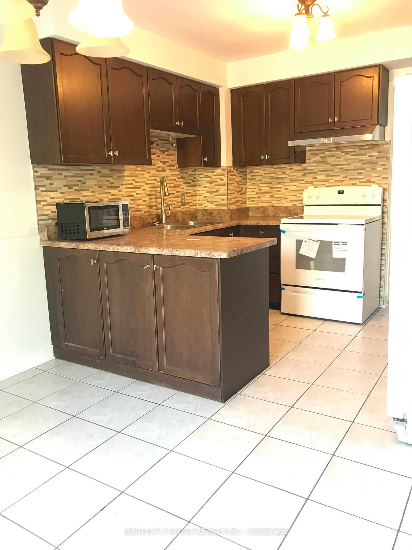 Photo 8 of 567 Brownridge Drive, Vaughan, Brownridge — HOMEH