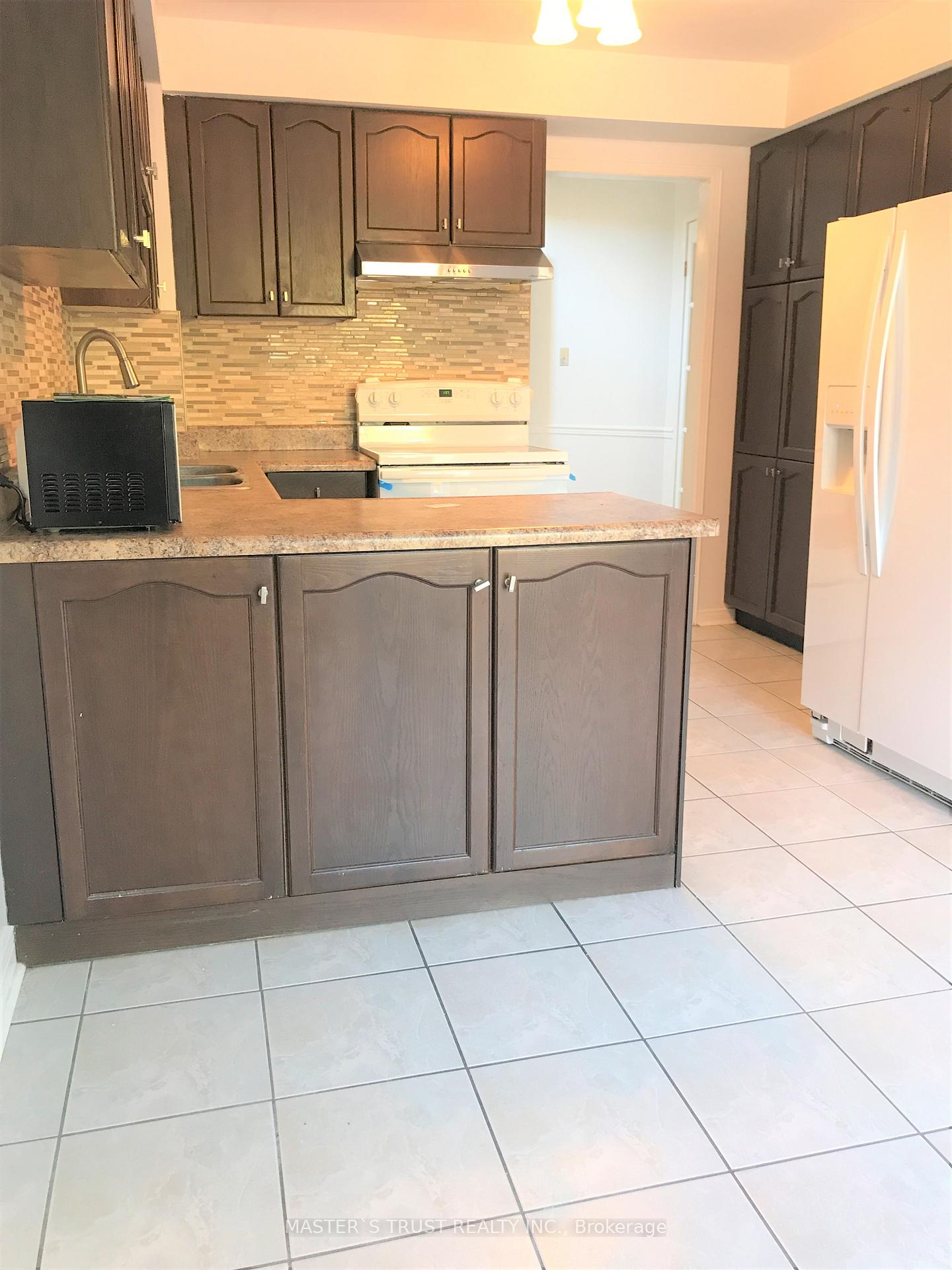 Photo 9 of 567 Brownridge Drive, Vaughan, Brownridge — HOMEH