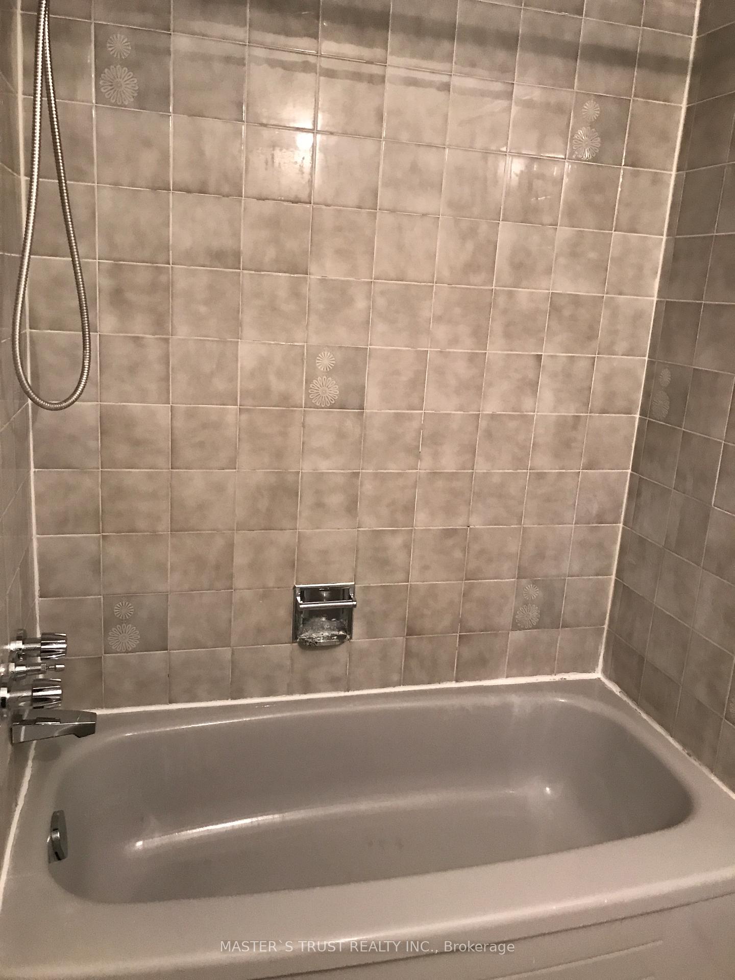 Photo 15 of 567 Brownridge Drive, Vaughan, Brownridge — HOMEH