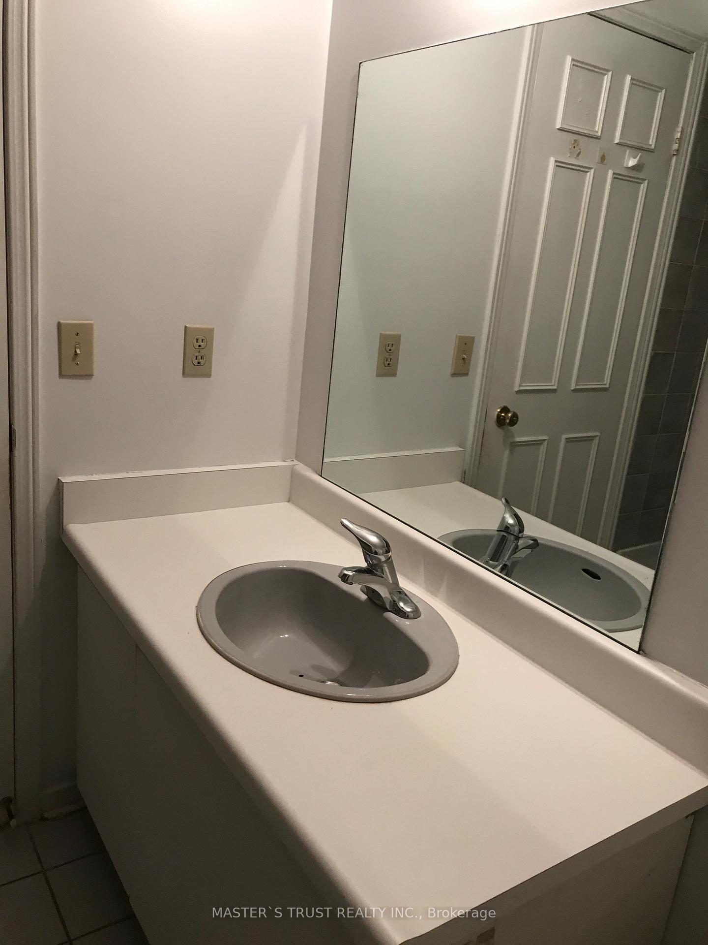 Photo 16 of 567 Brownridge Drive, Vaughan, Brownridge — HOMEH