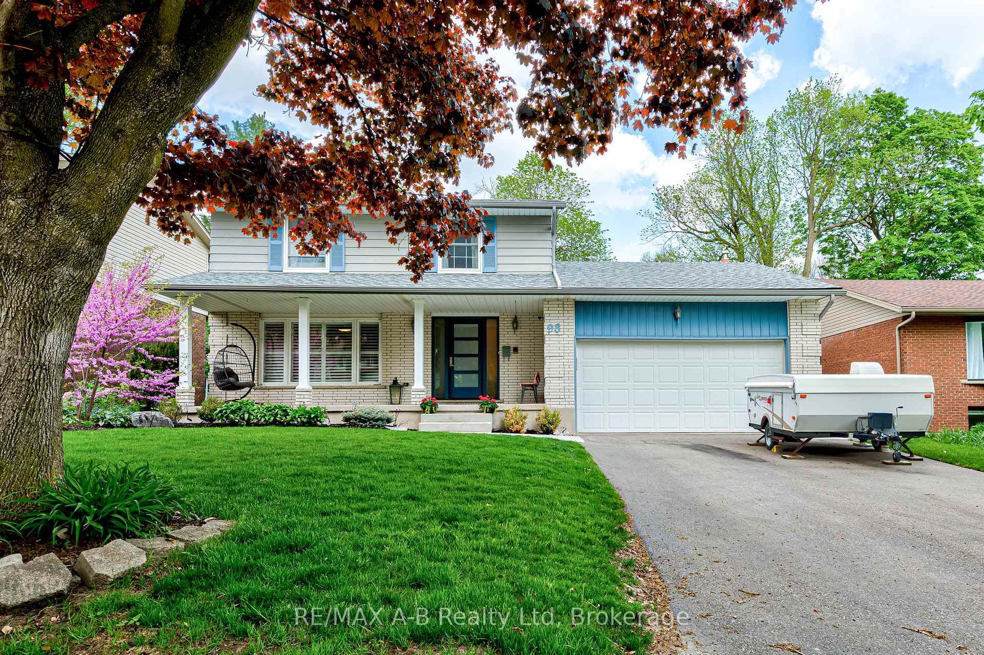 Photo 2 of 98 Mccarron Crescent, Waterloo — HOMEH