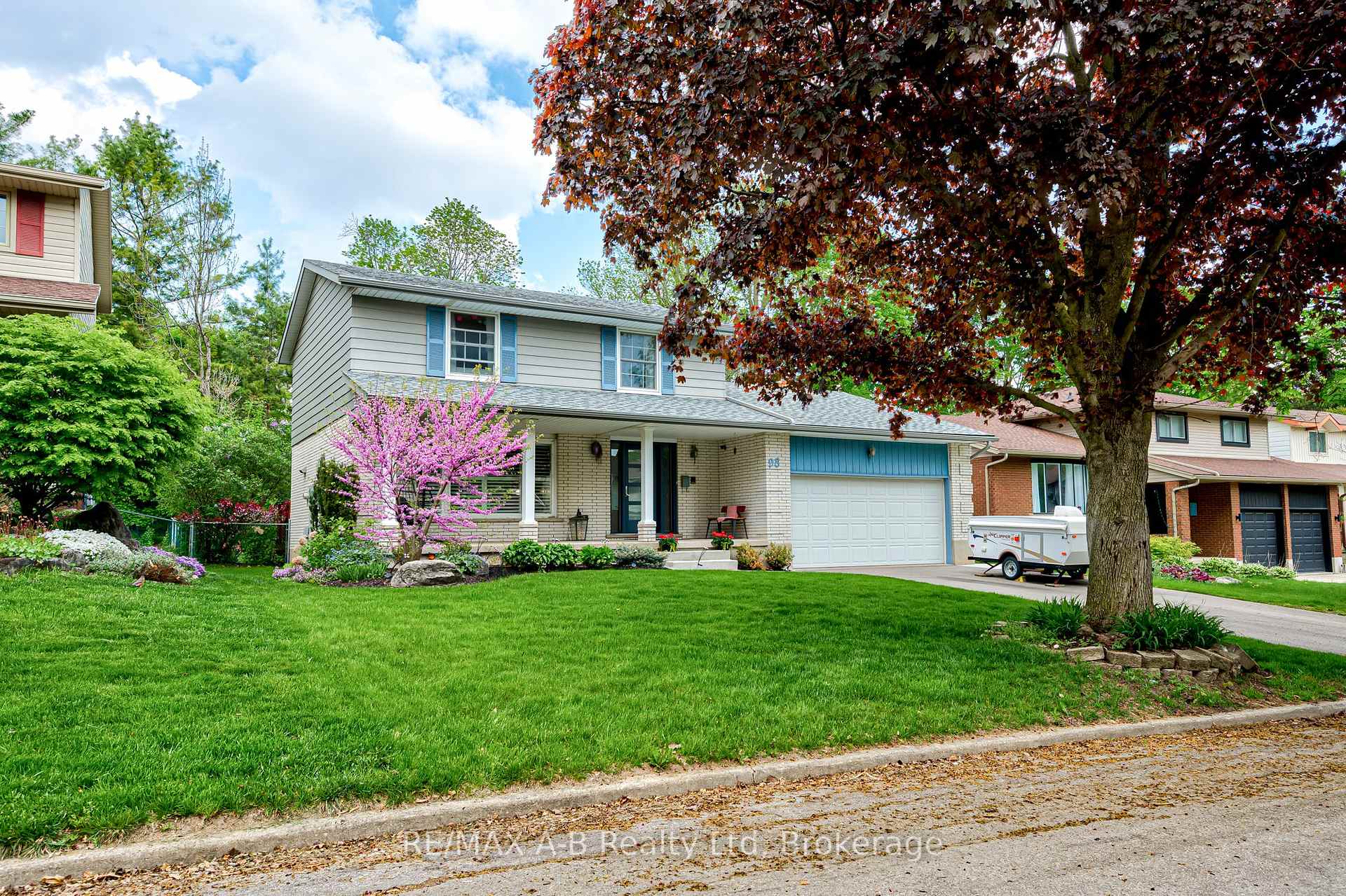 Photo 3 of 98 Mccarron Crescent, Waterloo — HOMEH