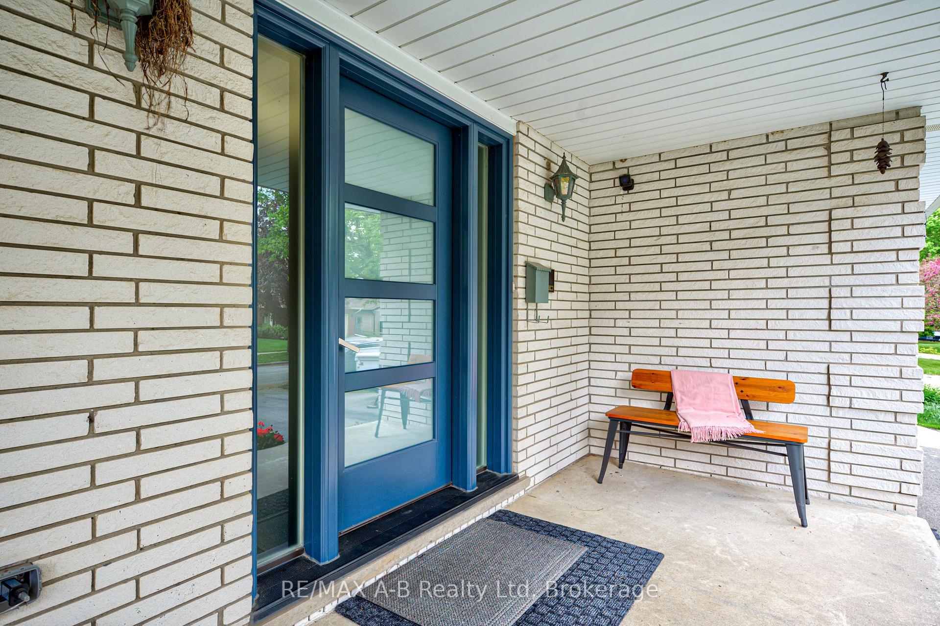 Photo 6 of 98 Mccarron Crescent, Waterloo — HOMEH