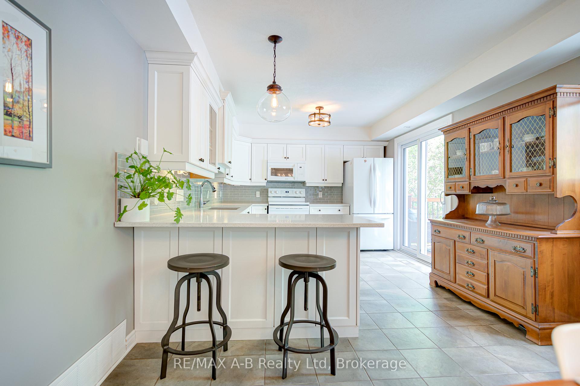 Photo 12 of 98 Mccarron Crescent, Waterloo — HOMEH