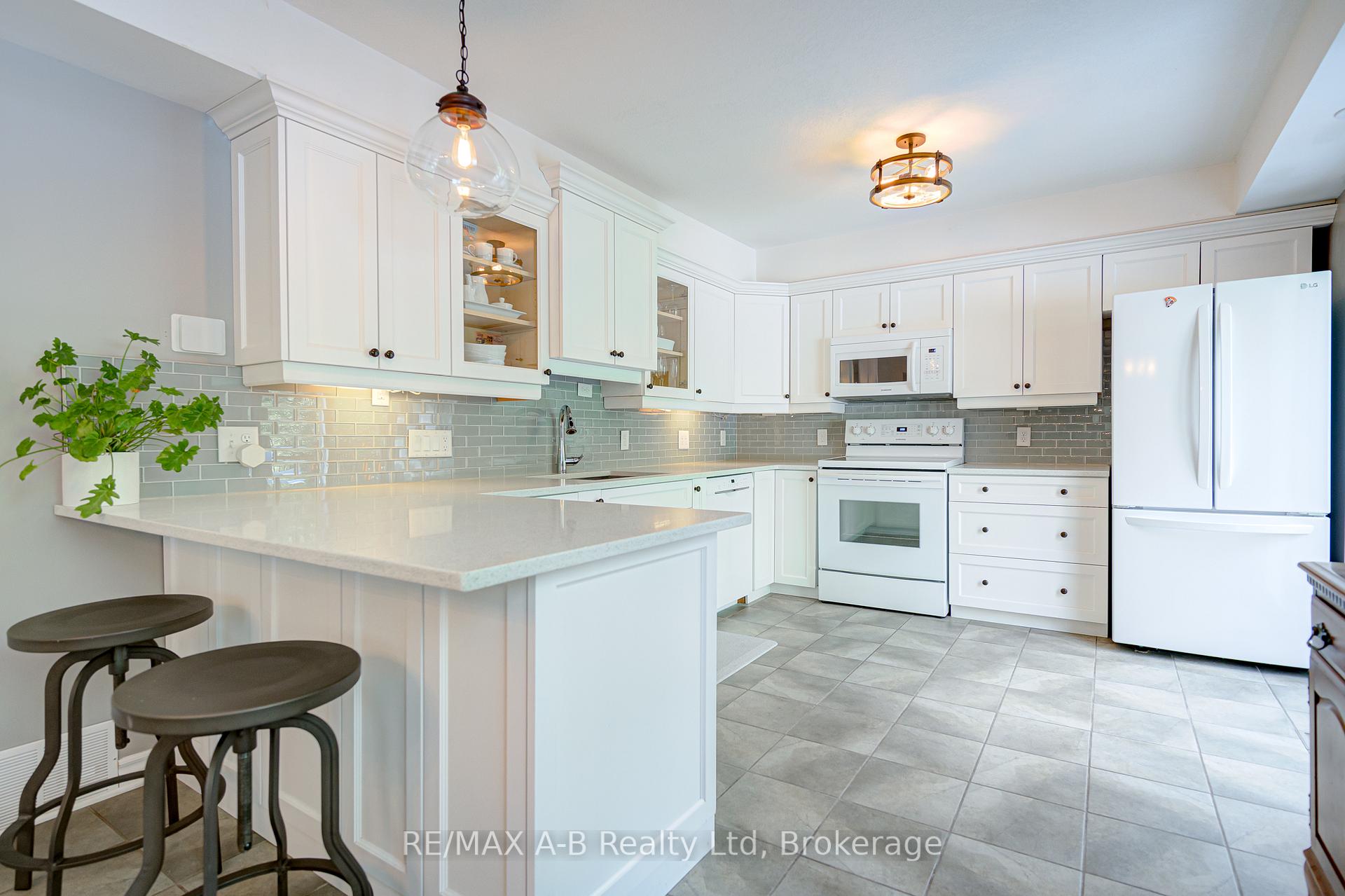 Photo 13 of 98 Mccarron Crescent, Waterloo — HOMEH