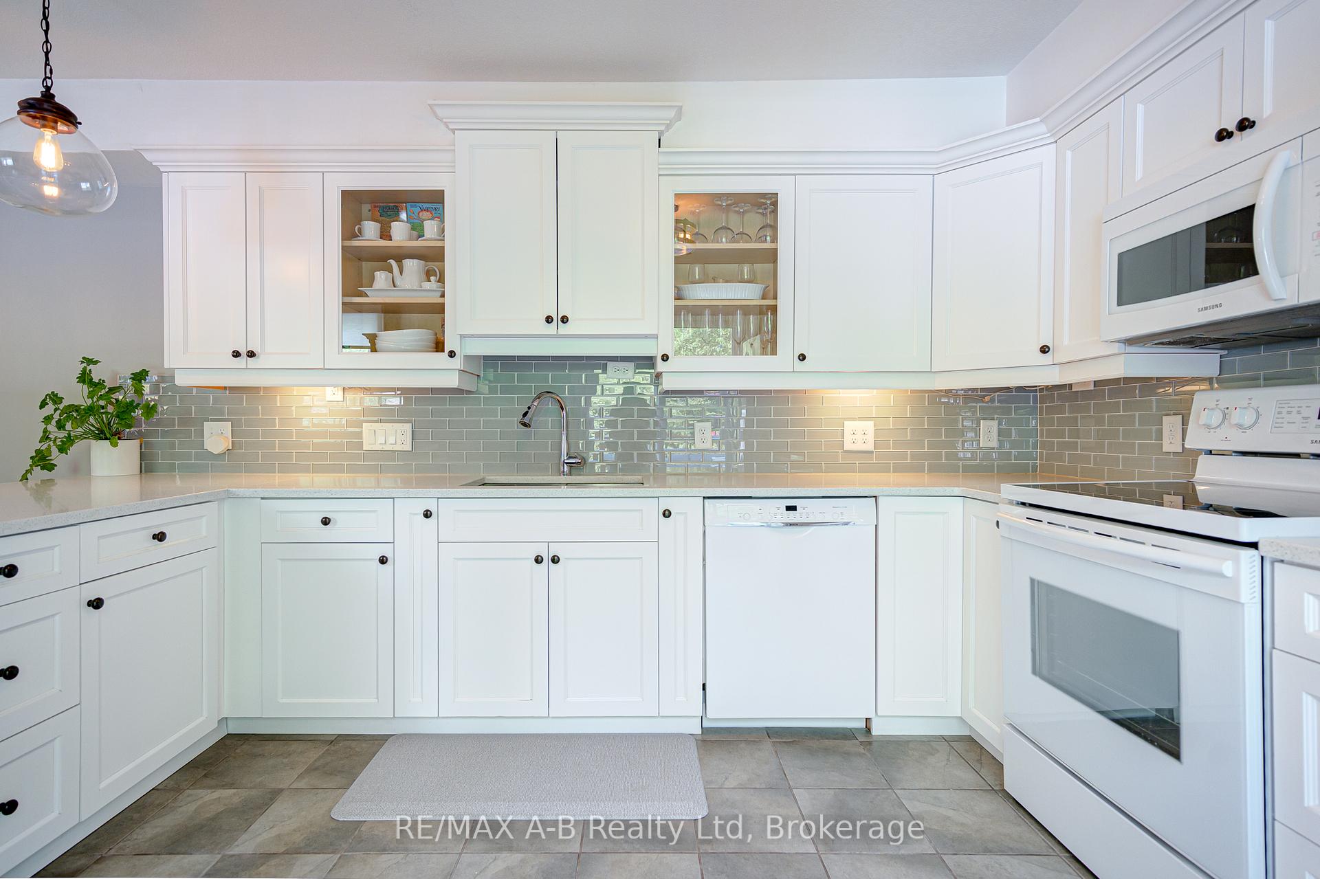 Photo 14 of 98 Mccarron Crescent, Waterloo — HOMEH