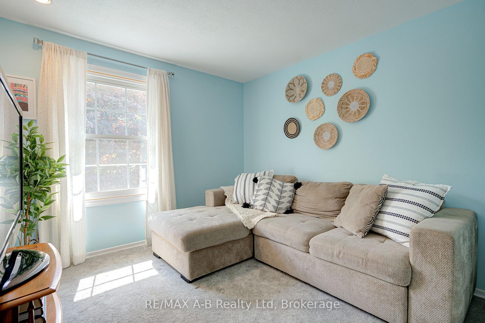 Photo 21 of 98 Mccarron Crescent, Waterloo — HOMEH