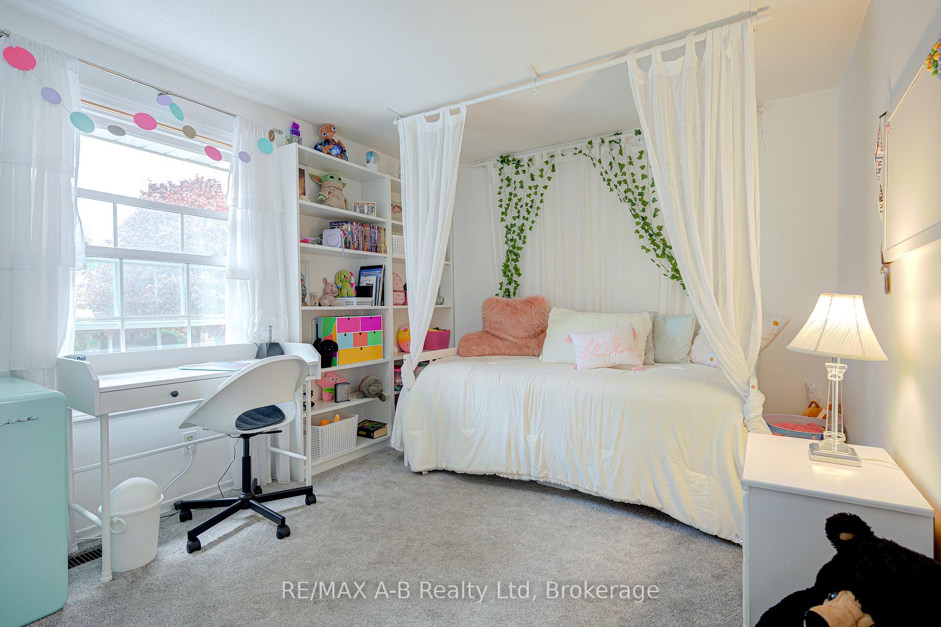Photo 25 of 98 Mccarron Crescent, Waterloo — HOMEH