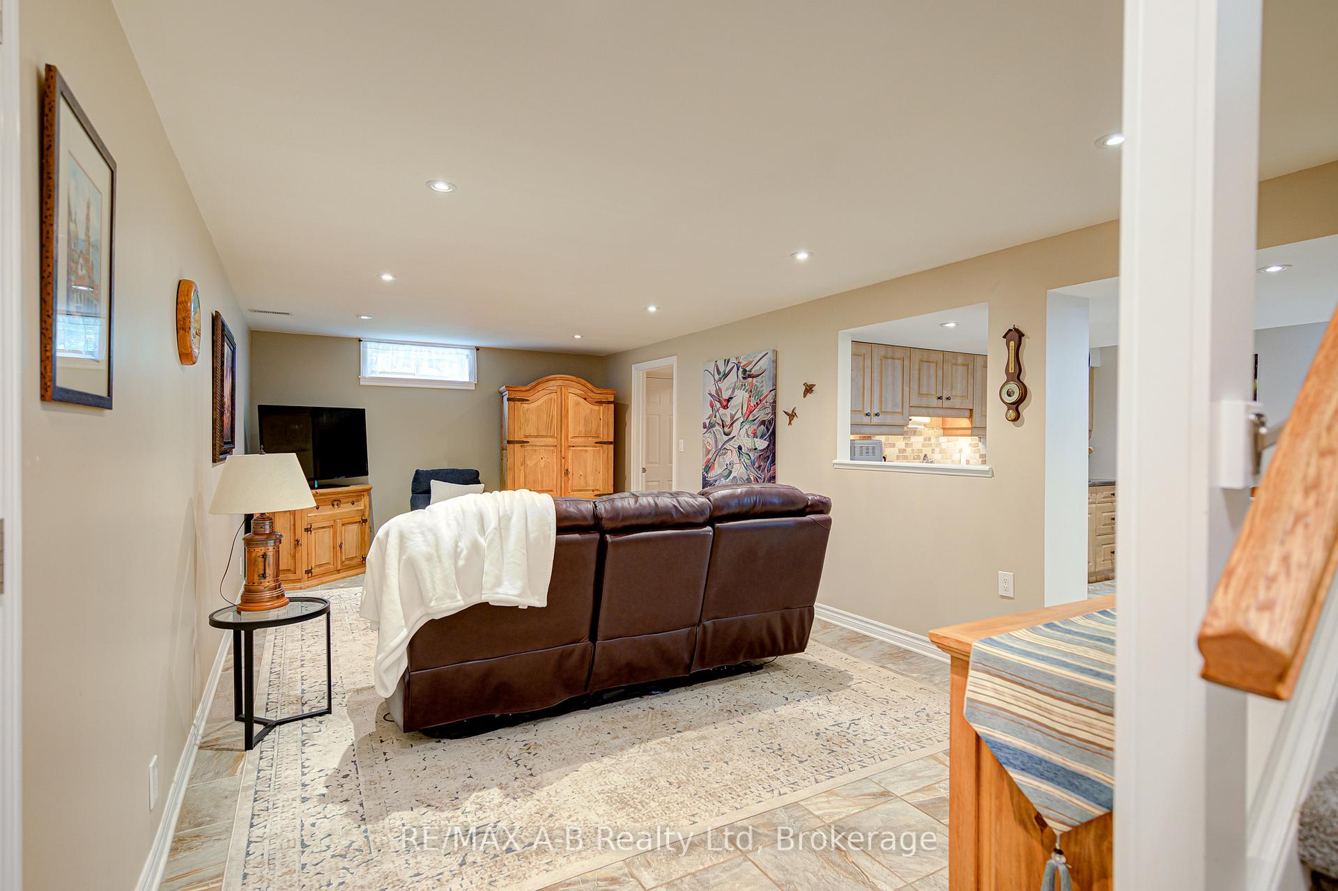 Photo 27 of 98 Mccarron Crescent, Waterloo — HOMEH