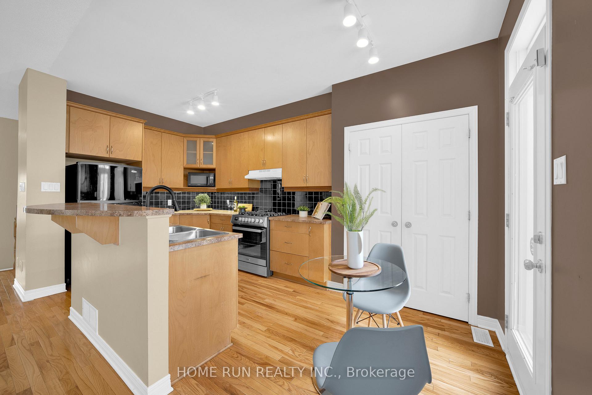 Photo 13 of 517 Devonwood Circle, Ottawa, Blossom Park/Kemp Park/Findlay Creek — HOMEH