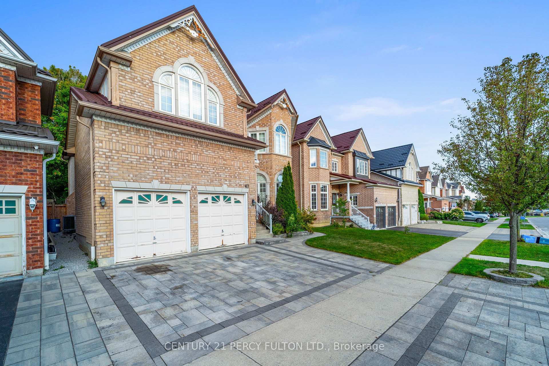 Photo 2 of 47 Winterton Way, Ajax, Northwest Ajax — HOMEH