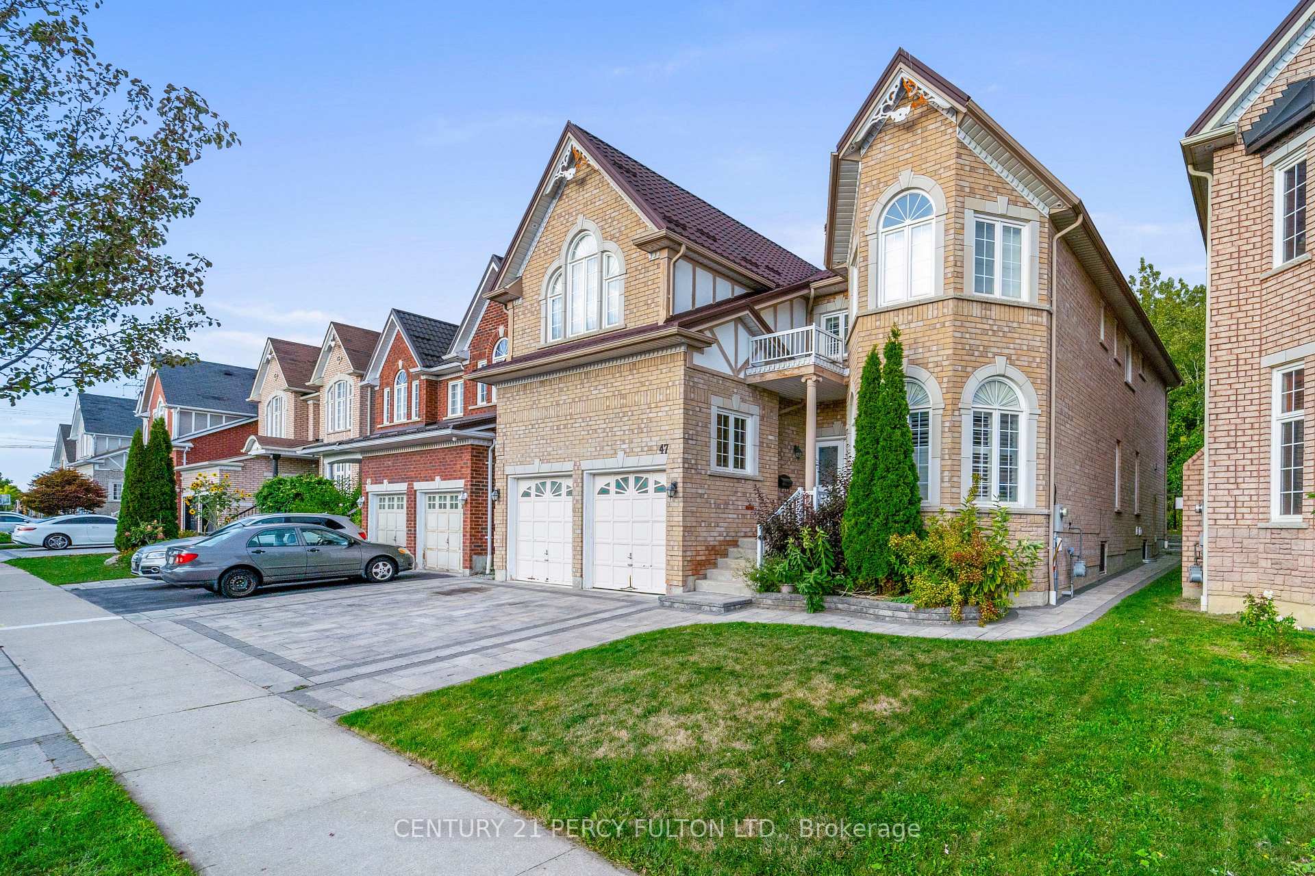 Photo 3 of 47 Winterton Way, Ajax, Northwest Ajax — HOMEH