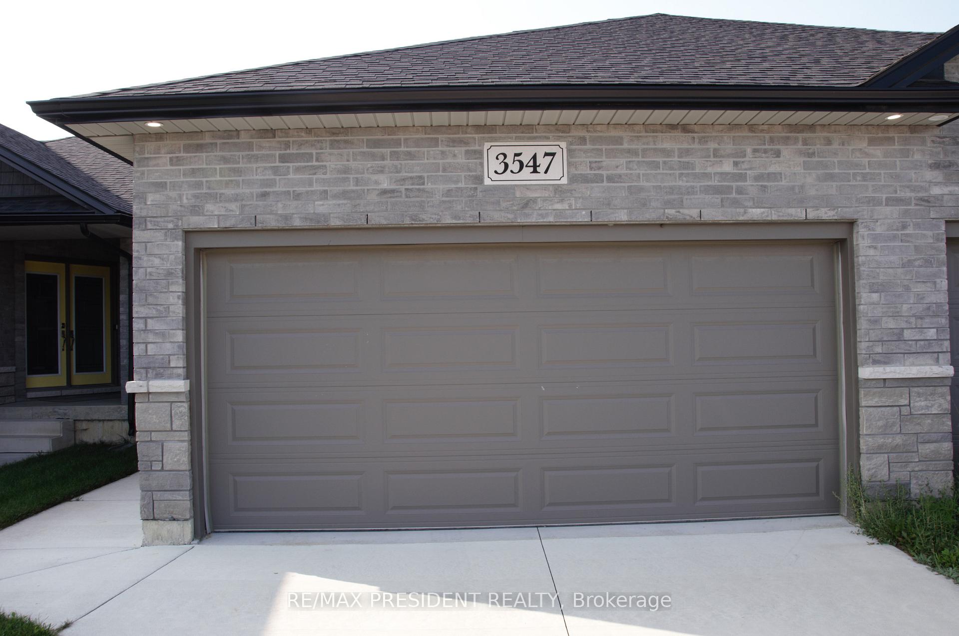 Photo 2 of 3547 Hallee Crescent, Windsor — HOMEH