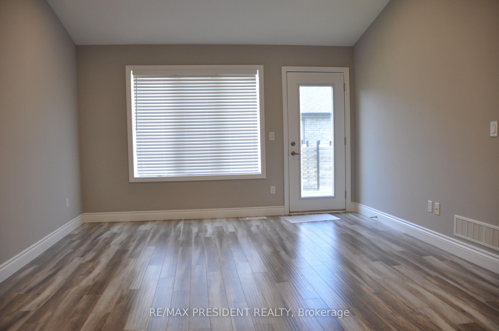 Photo 10 of 3547 Hallee Crescent, Windsor — HOMEH