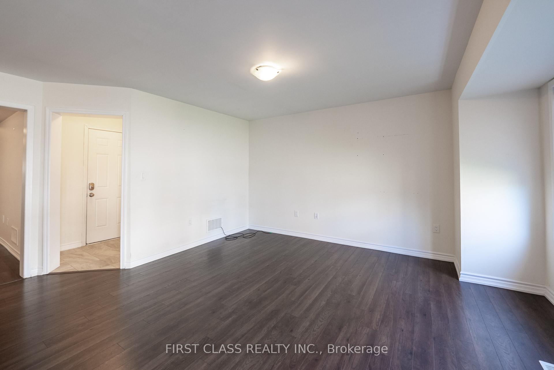 Photo 8 of 96 Hutt Crescent, Aurora, Rural Aurora — HOMEH