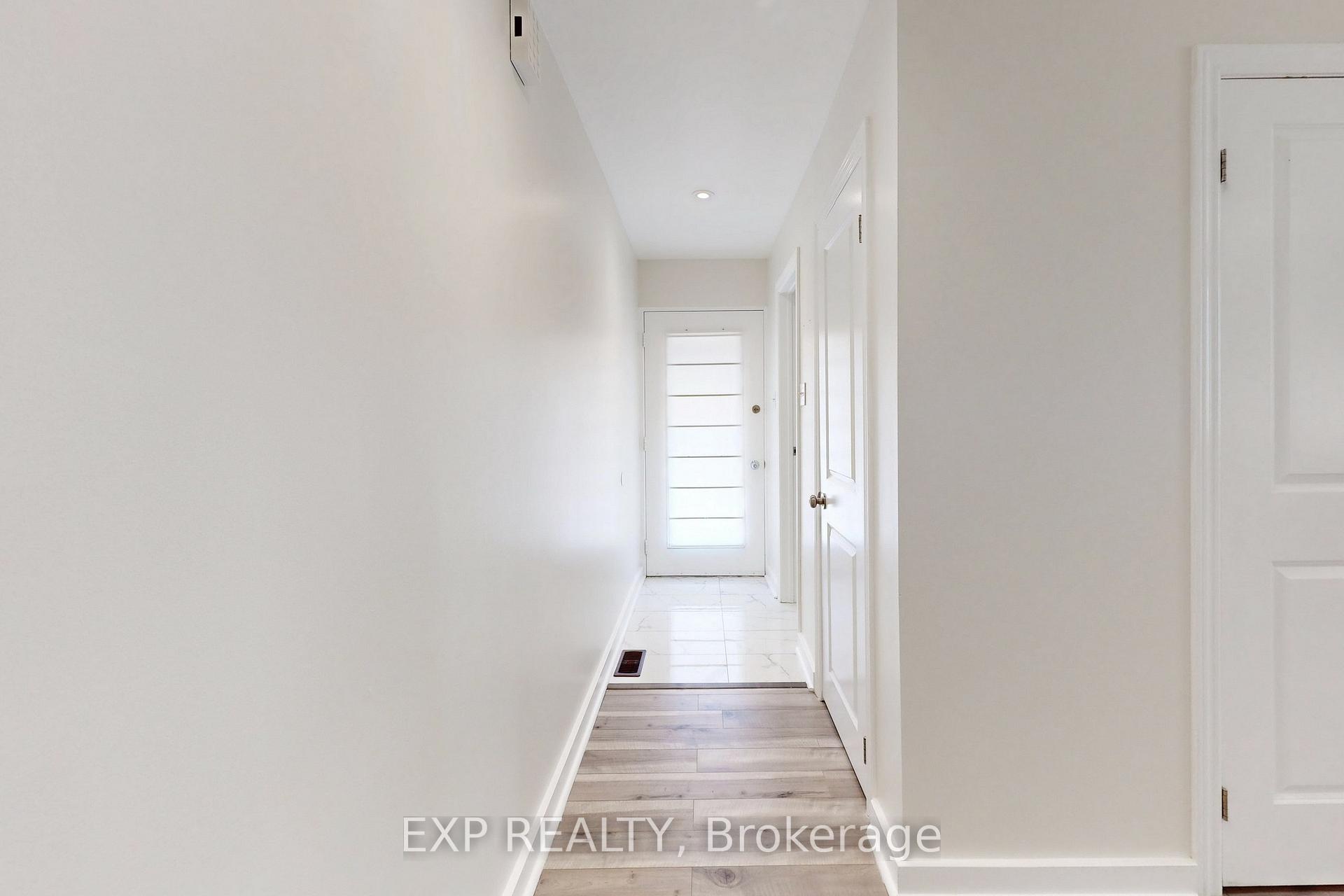 Photo 3 of Unit B, 2 Gram Street, Vaughan, Maple — HOMEH
