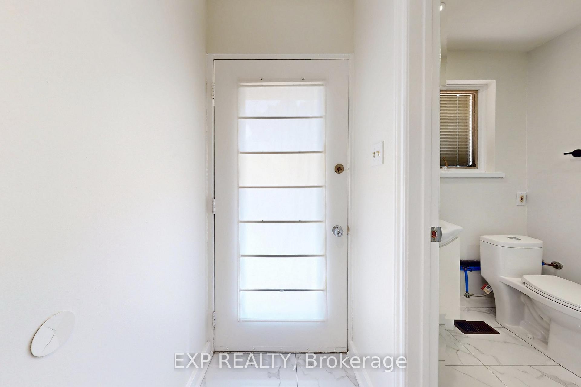 Photo 4 of Unit B, 2 Gram Street, Vaughan, Maple — HOMEH