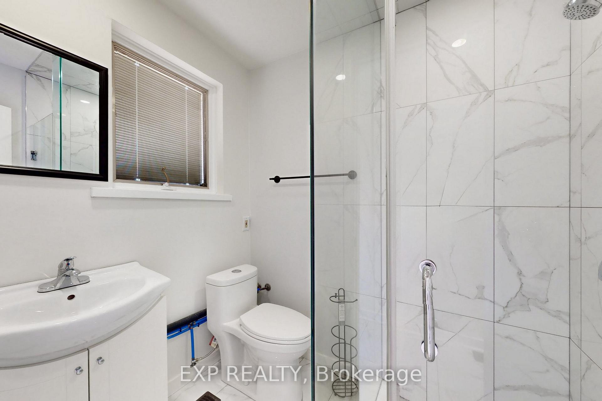Photo 5 of Unit B, 2 Gram Street, Vaughan, Maple — HOMEH