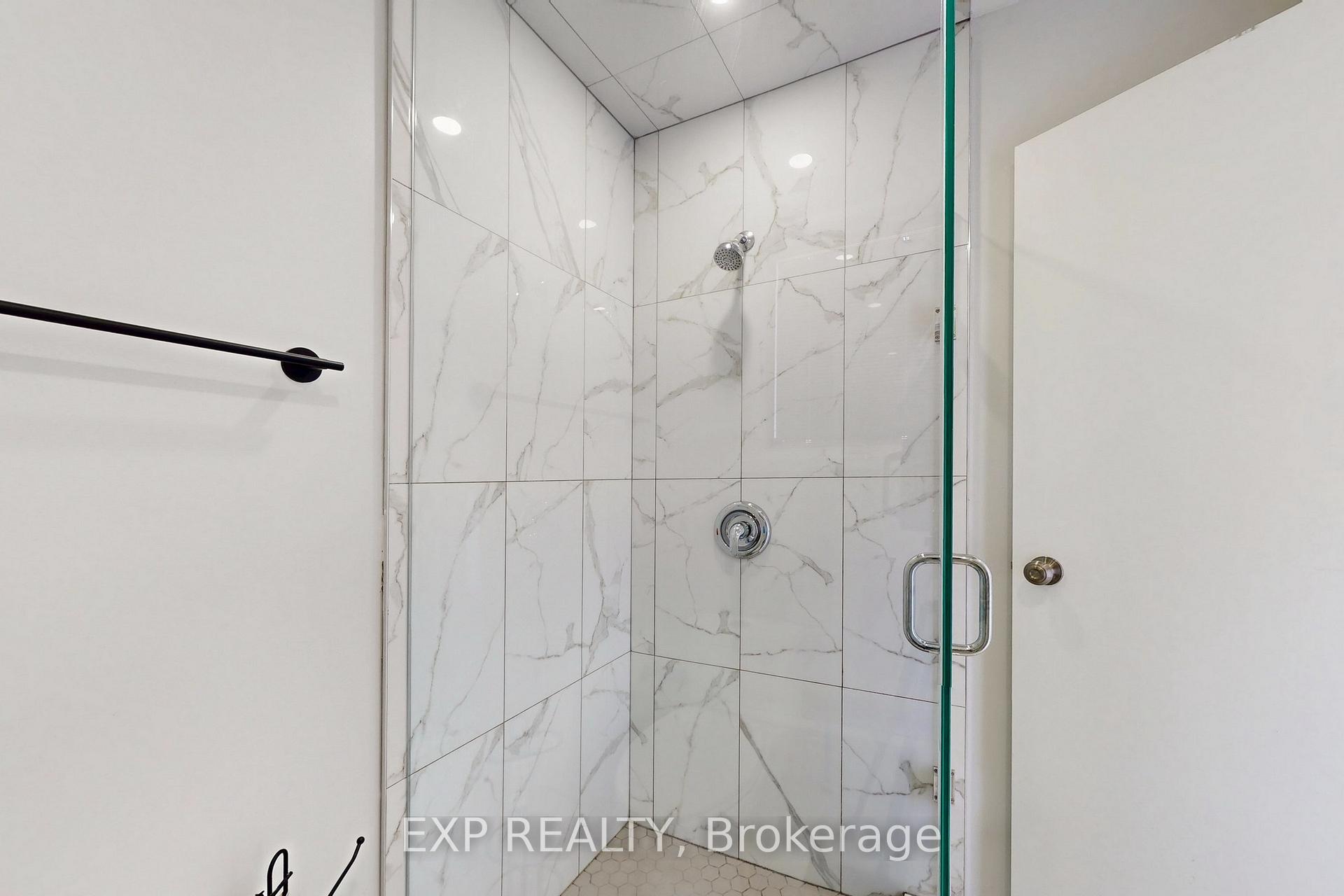 Photo 6 of Unit B, 2 Gram Street, Vaughan, Maple — HOMEH