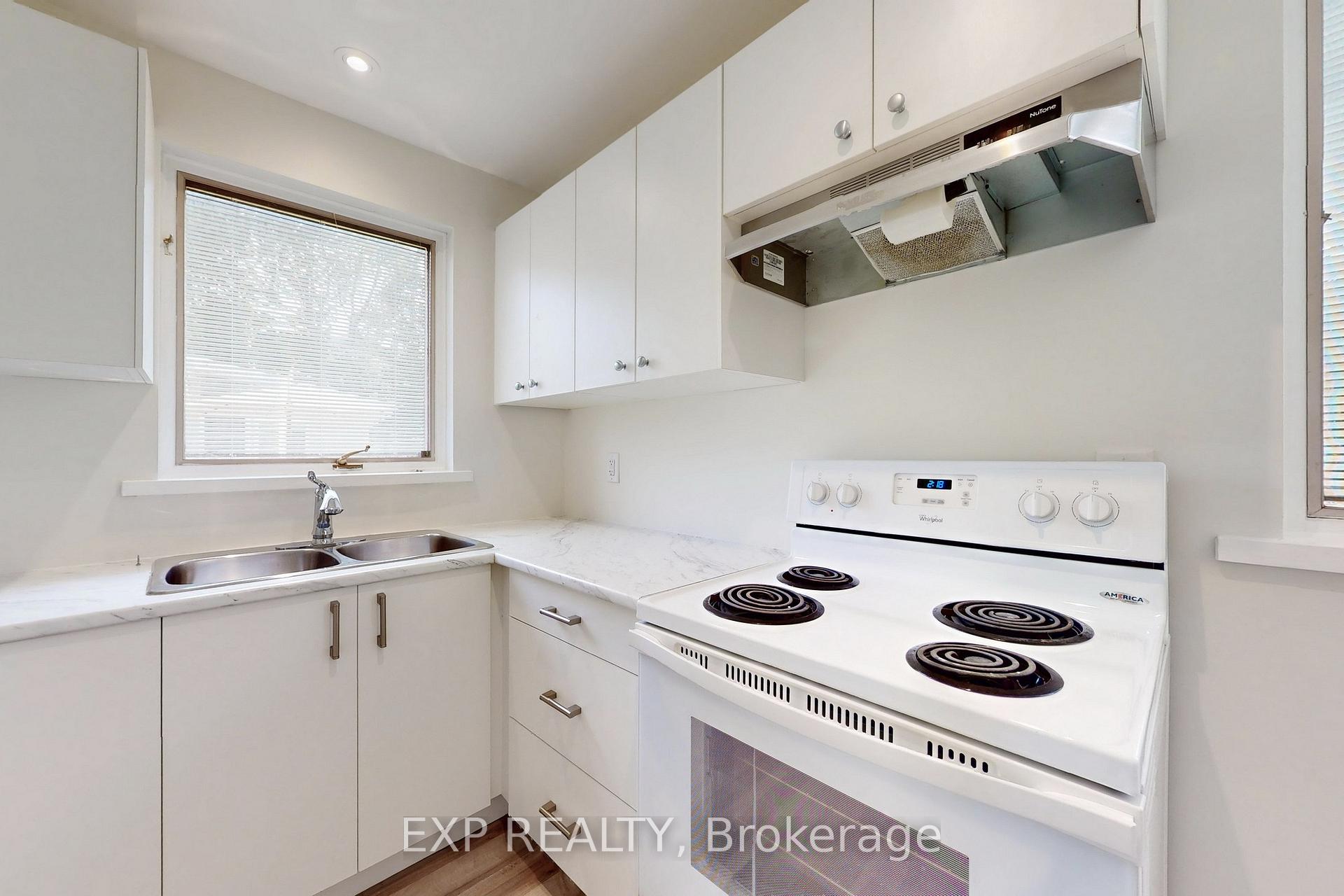 Photo 8 of Unit B, 2 Gram Street, Vaughan, Maple — HOMEH