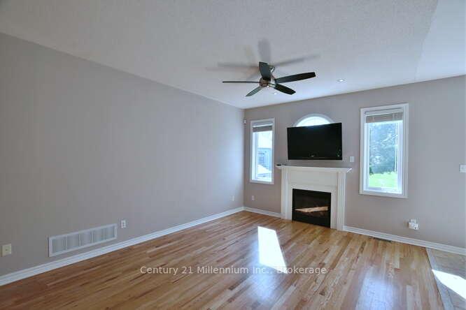 Photo 7 of 68 Oriole Crescent, Wasaga Beach — HOMEH