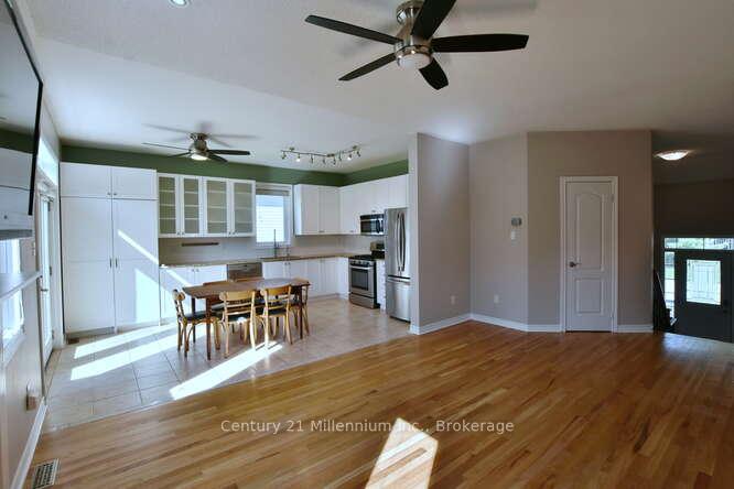 Photo 9 of 68 Oriole Crescent, Wasaga Beach — HOMEH