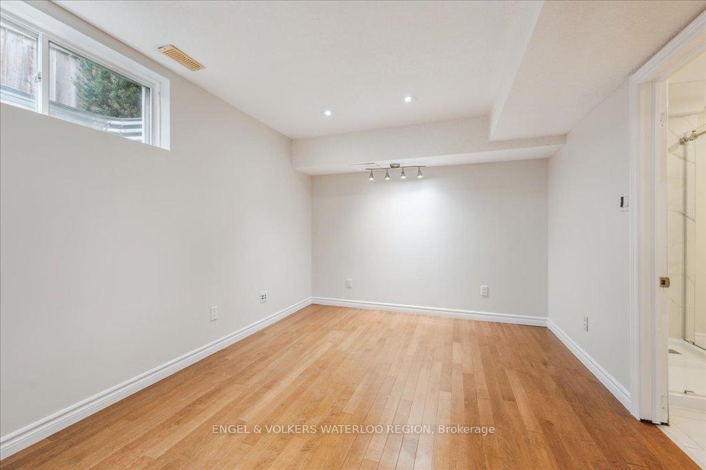 Photo 40 of 334 Schooner Crescent, Waterloo — HOMEH